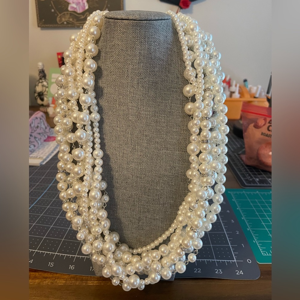 Paparazzi faux pearl necklace w/ rhinestones